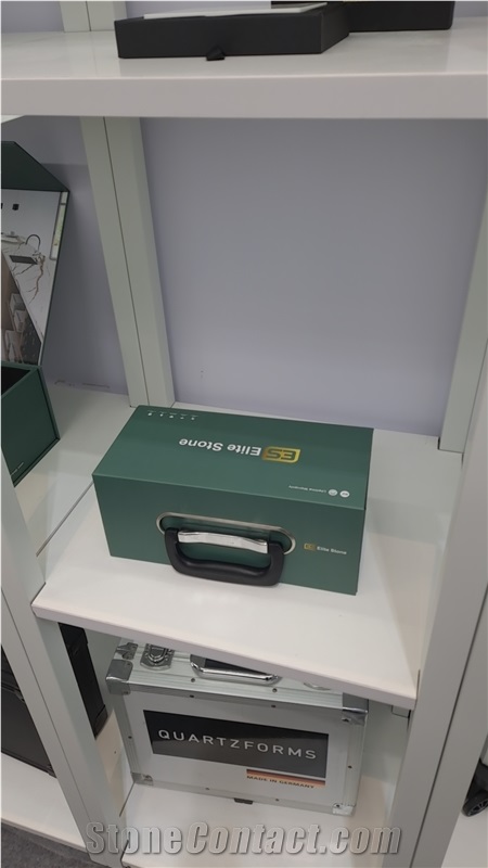 Portable Sample Display Box With Customizable Interior