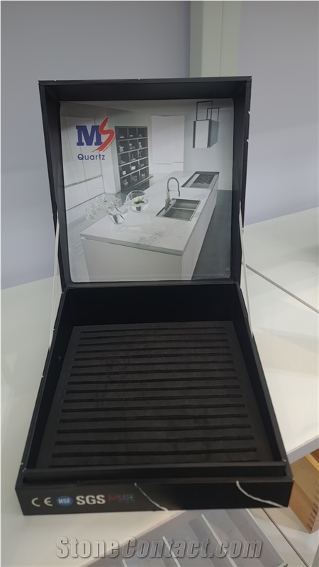 Portable Sample Display Box With Customizable Interior