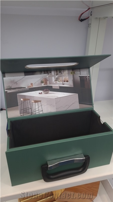 Portable Sample Display Box With Customizable Interior