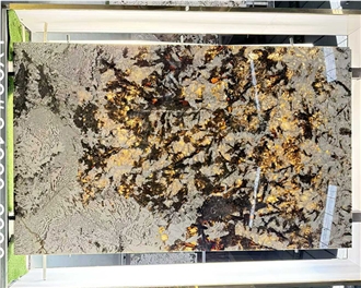 Splendor White Granite Polished Slabs