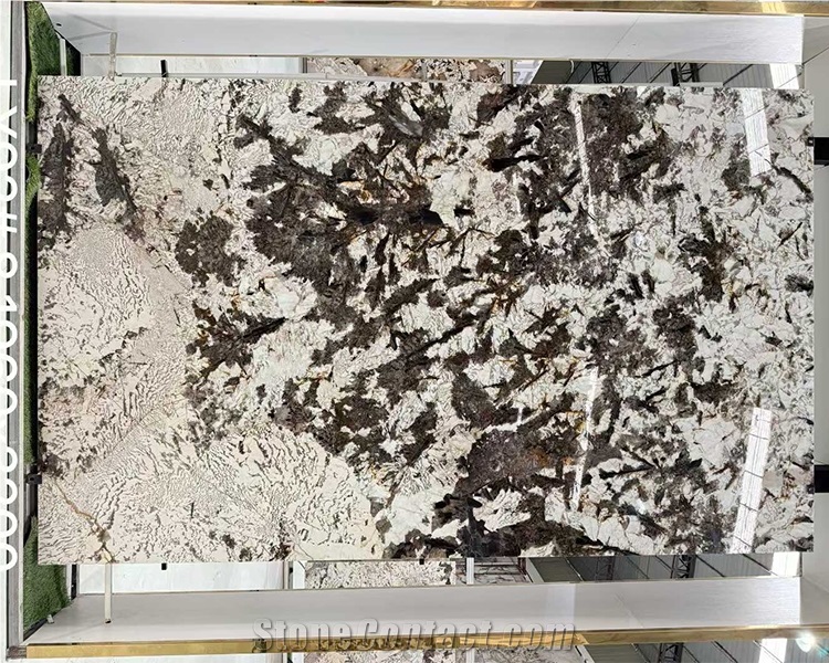 Splendor White Granite Polished Slabs