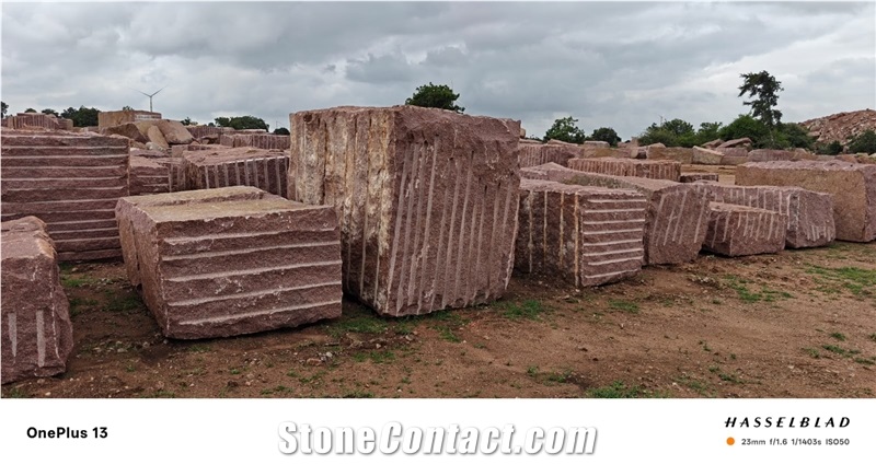 Ilkal NH Red Granite Rough Blocks