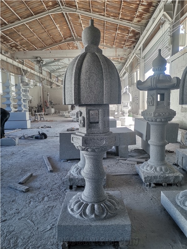 Customized Japanese Kasuga Lantern Garden Ornament