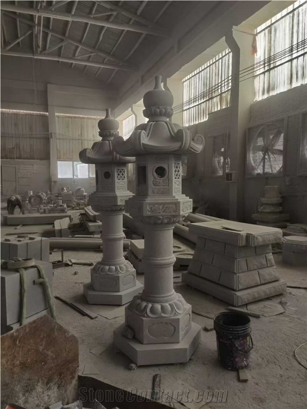 Kasuga Doro Japanese Garden Lantern 2600Mm Tall