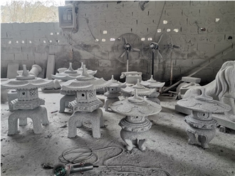 Round Roof Yukimi Doro Stone Garden Lanterns