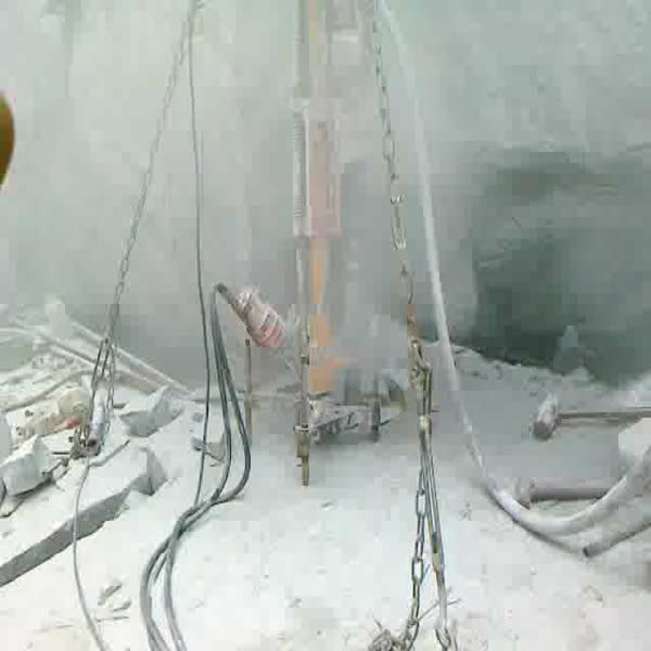 Pneumatic DTH driller