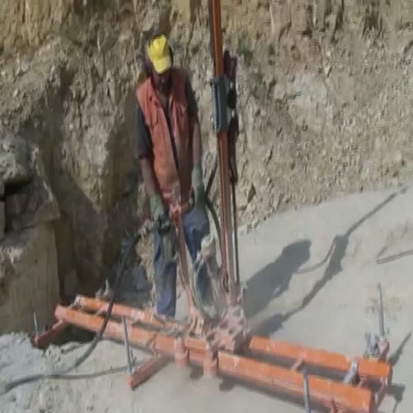 Horizontal Pneumatic Mobile Rock Drill Mobile Line Drilling Machine