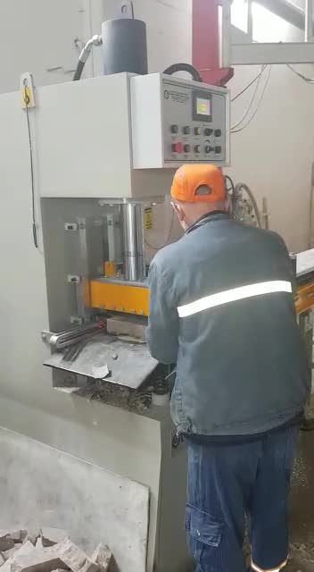 EM22 - Hydraulic Machine For Breaking Wedge Stone