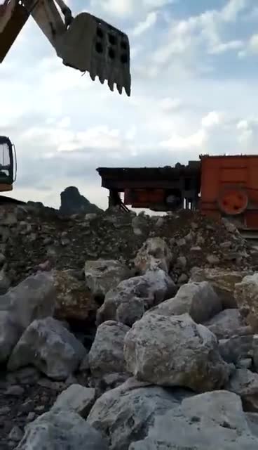 Efficiency 100T/H Mobile Construct  Lime Stone Crusher Plant