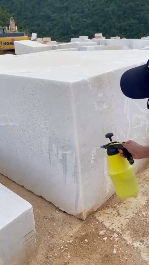 Vietnam White Marble Blocks- Fine And Medium Grains