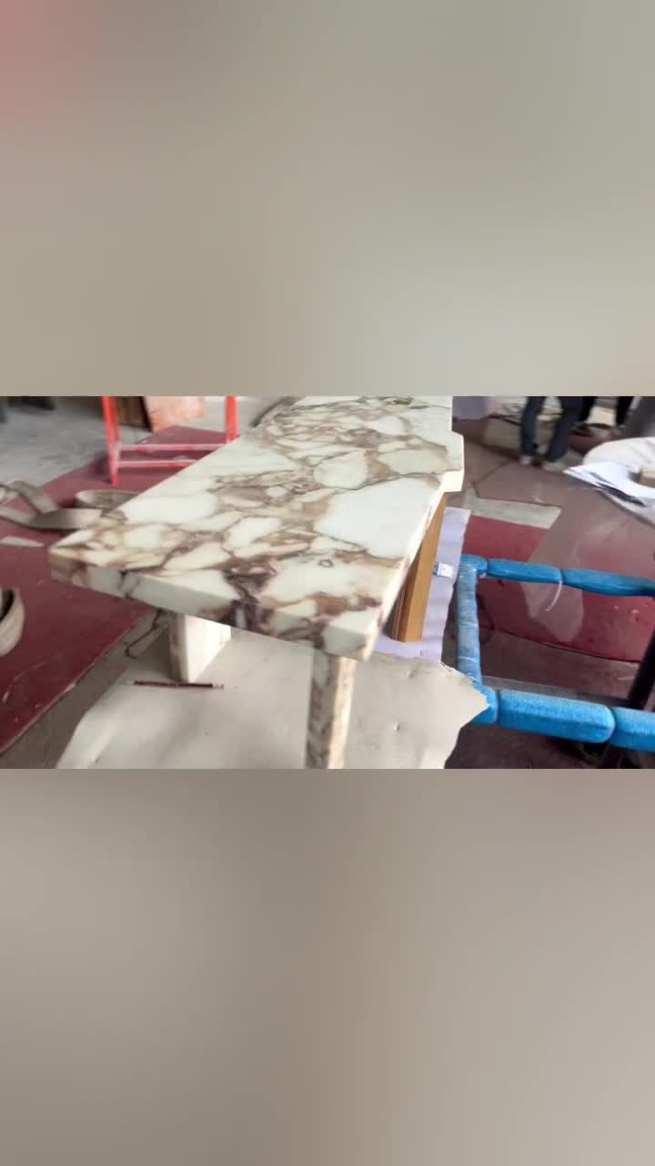 Calacatta Marble Side Table With Scalloped Edge