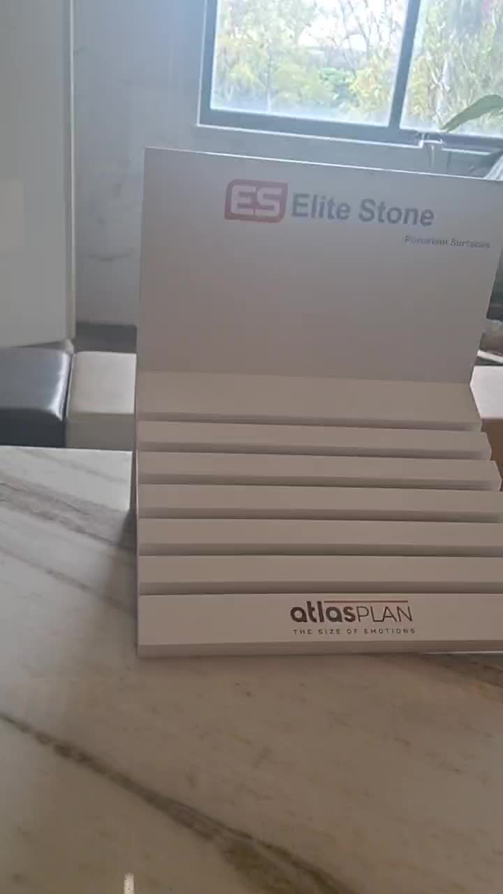 Table Display Stans In White Color