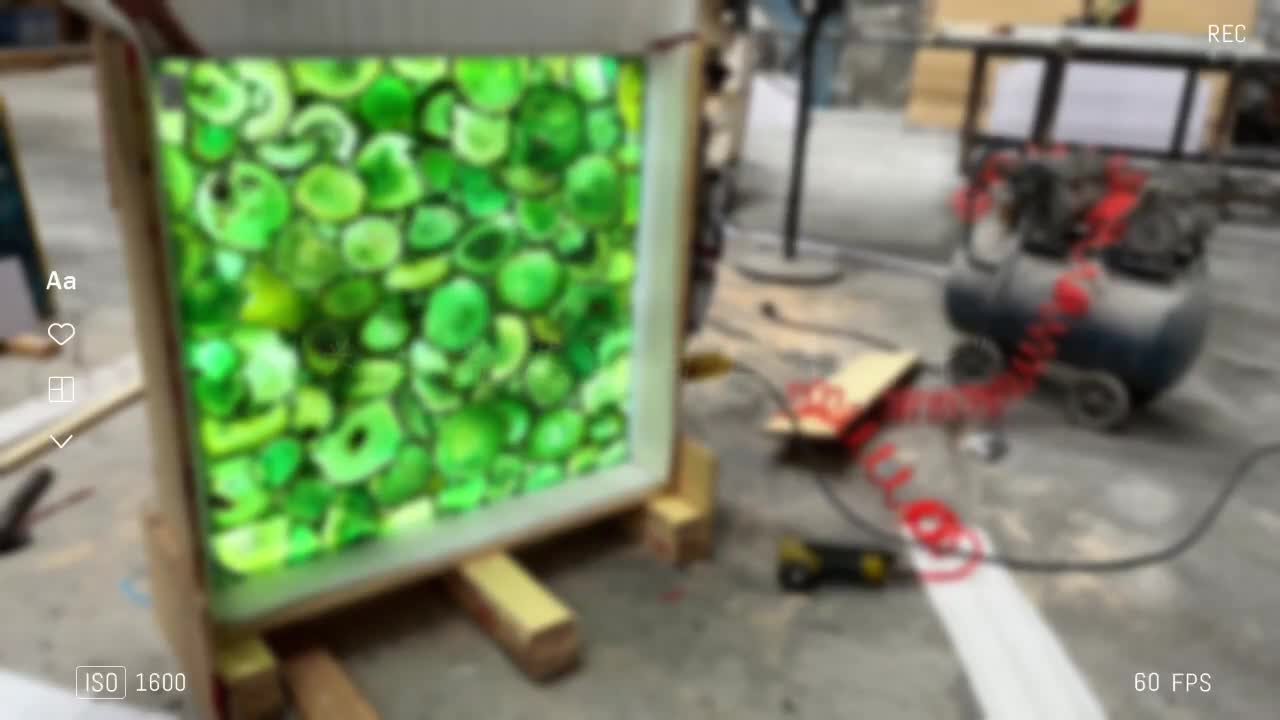 Green Semiprecious Round Table With Led Panel