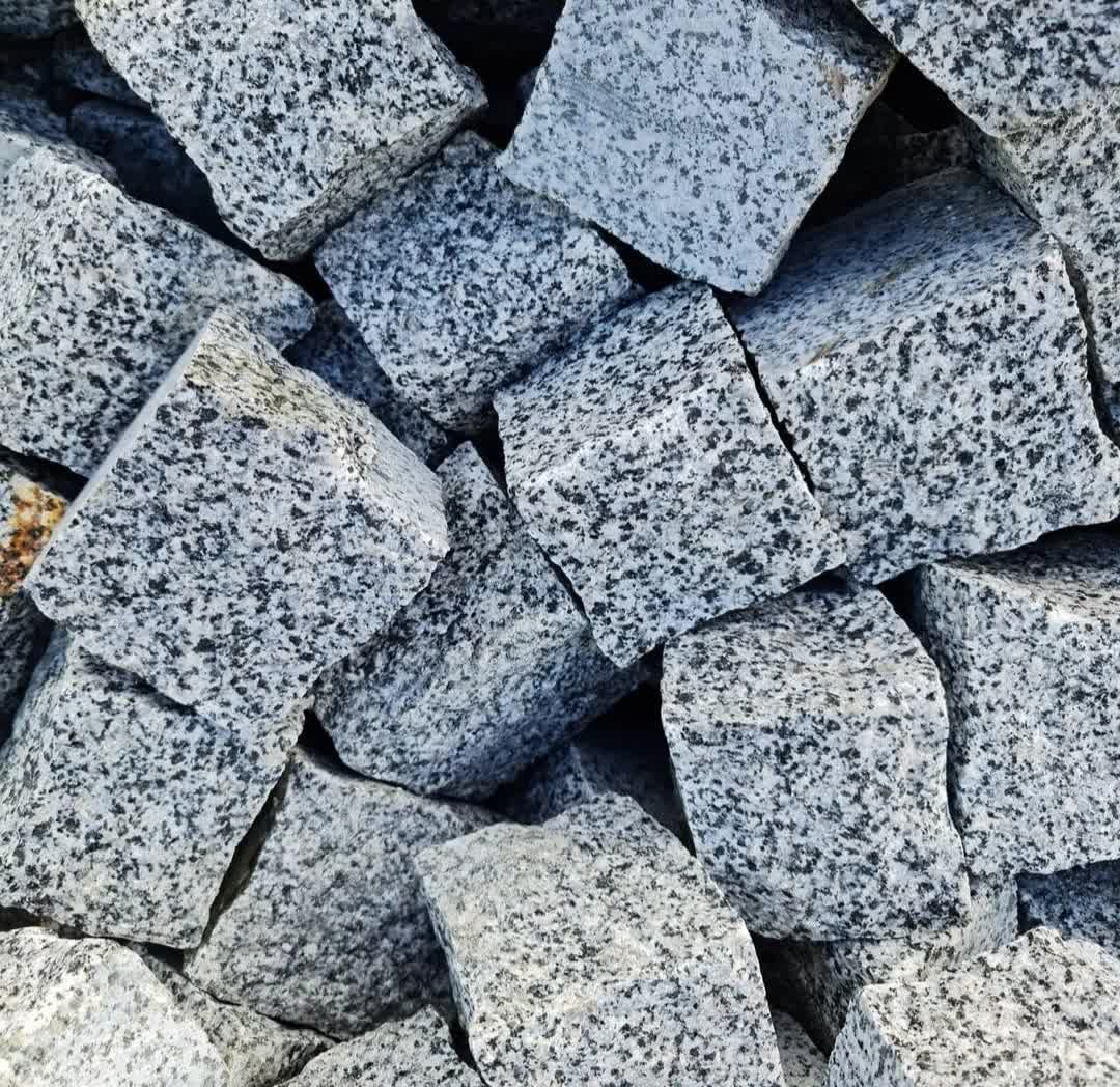 Ukrainian Granite White House, Split Cubes