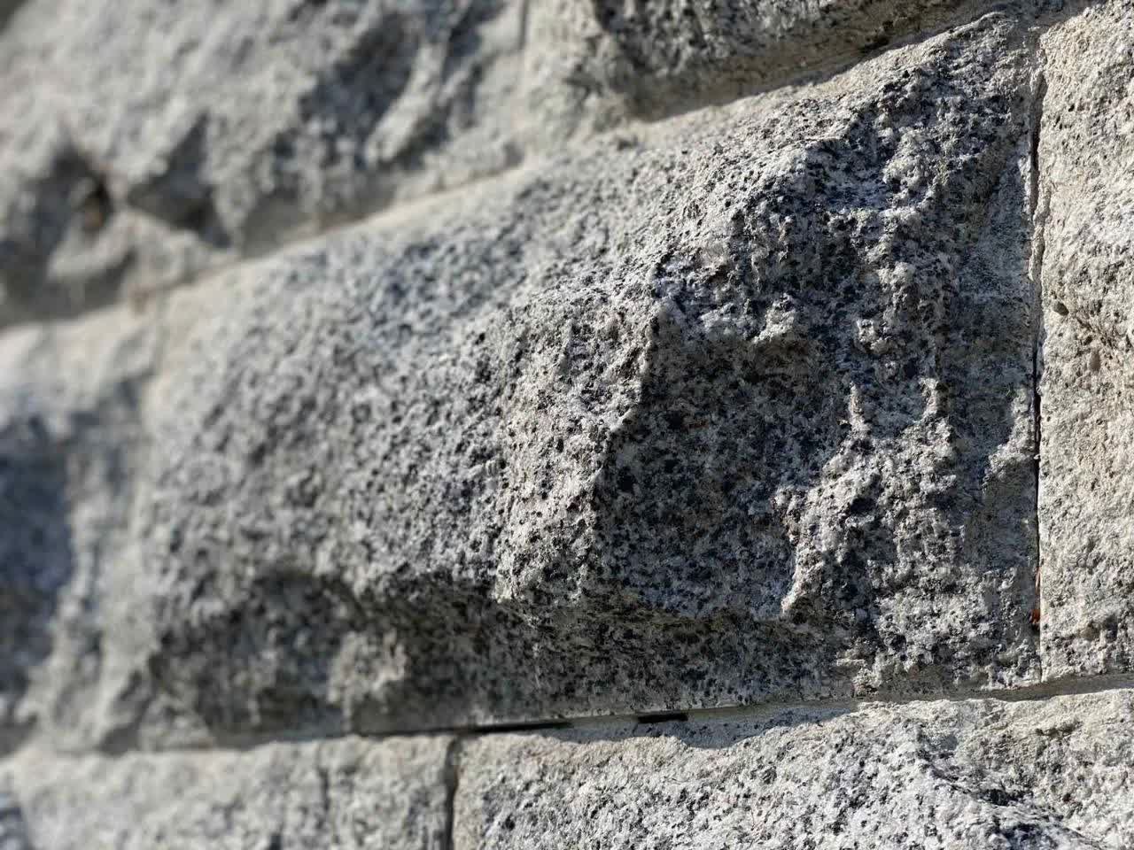 Ukrainian Granite White House Split Wall Stone