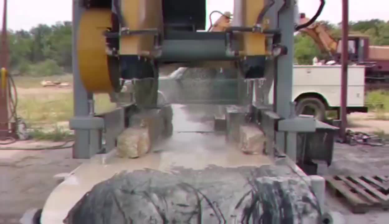 Thin Stone Veneer Saw With Dual Blades
