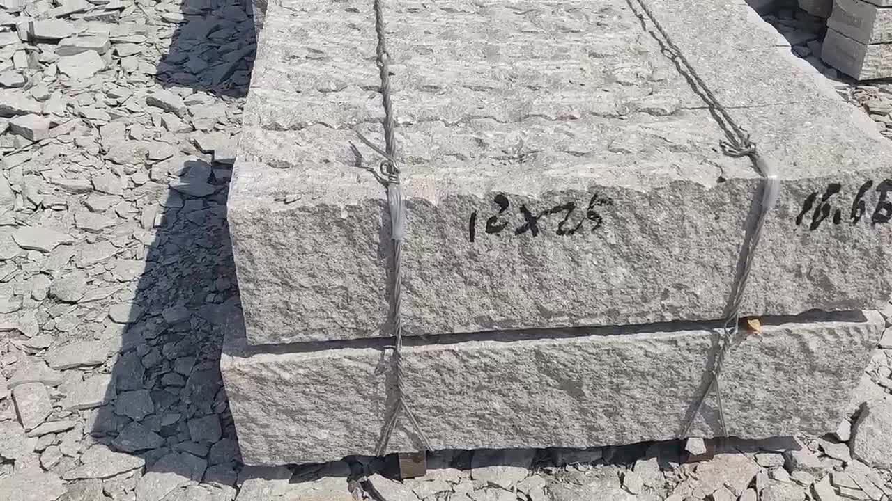 Customized Sizes Garden Grey Rough Granite Chamfer Kerbstone