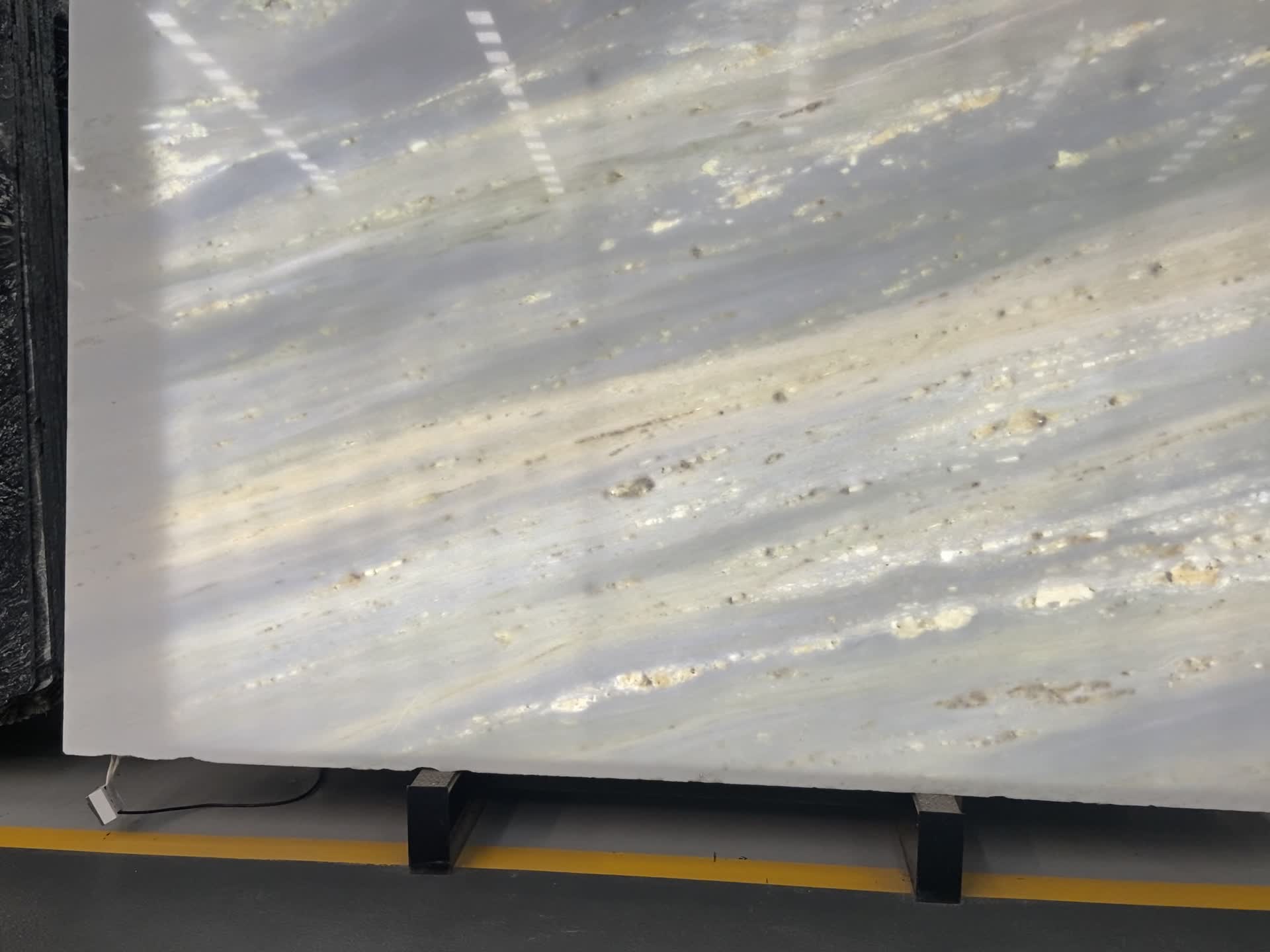 Blue Crystal Slabs In Backlighting Design For Wall Decor