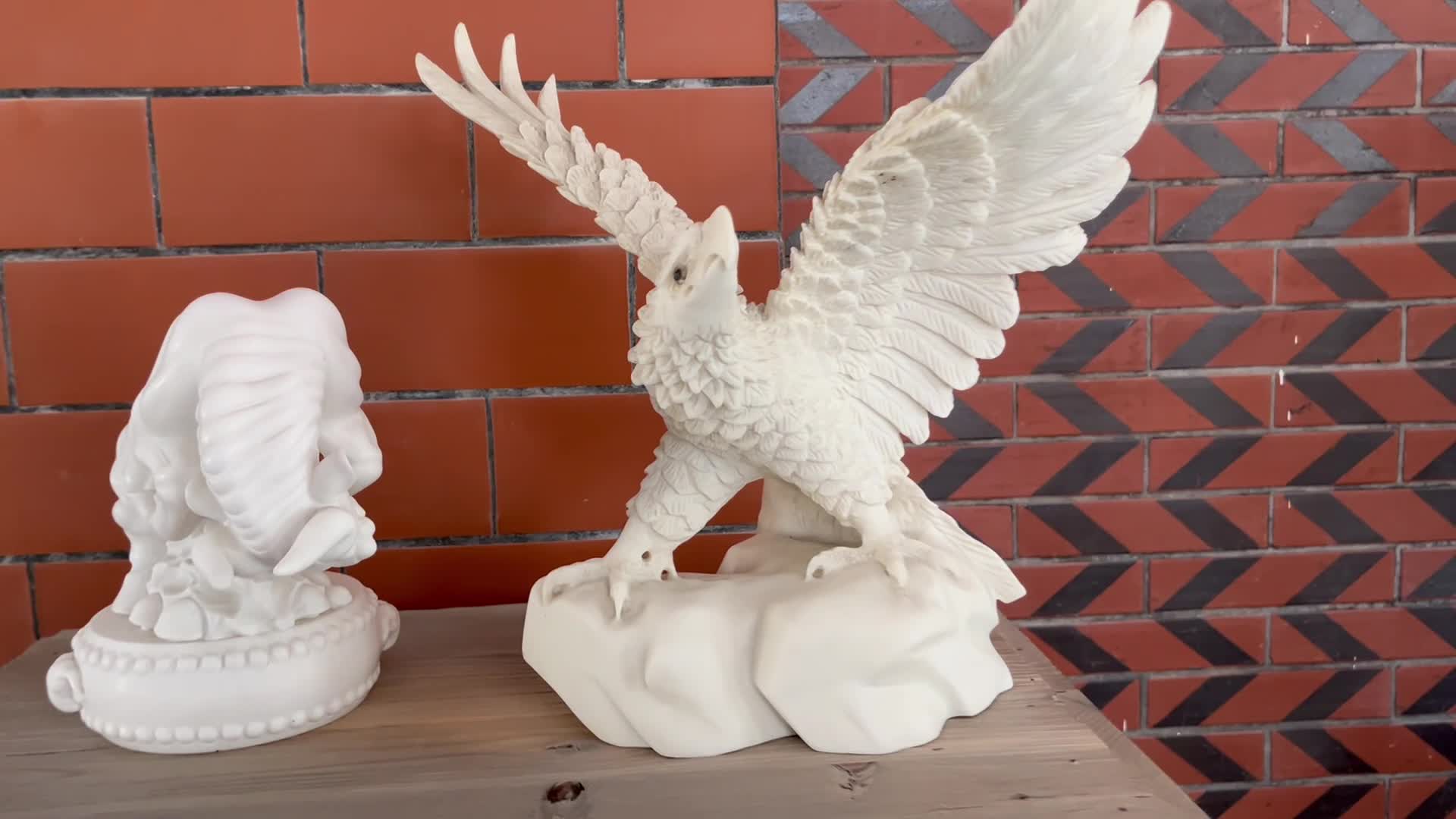 Small Desktop Sculpture Animal Ornament Eagle And Cow