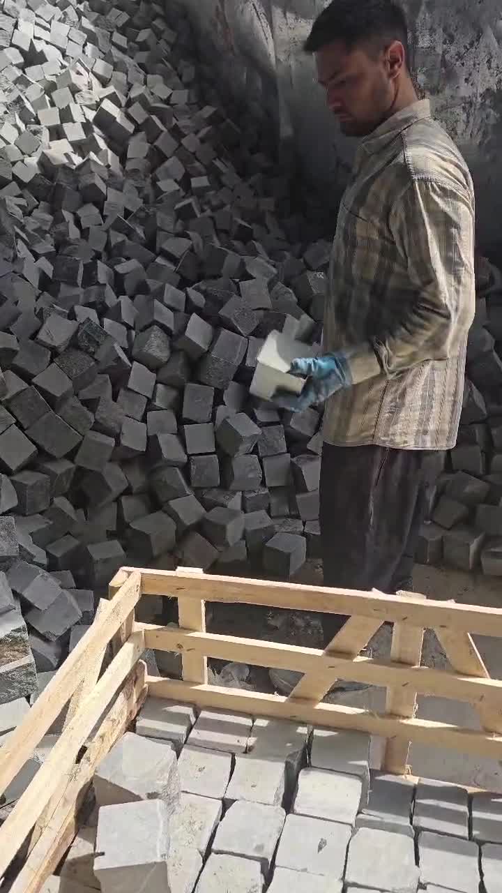 Dark Gray Granite (Cubic) Cobble Pavers