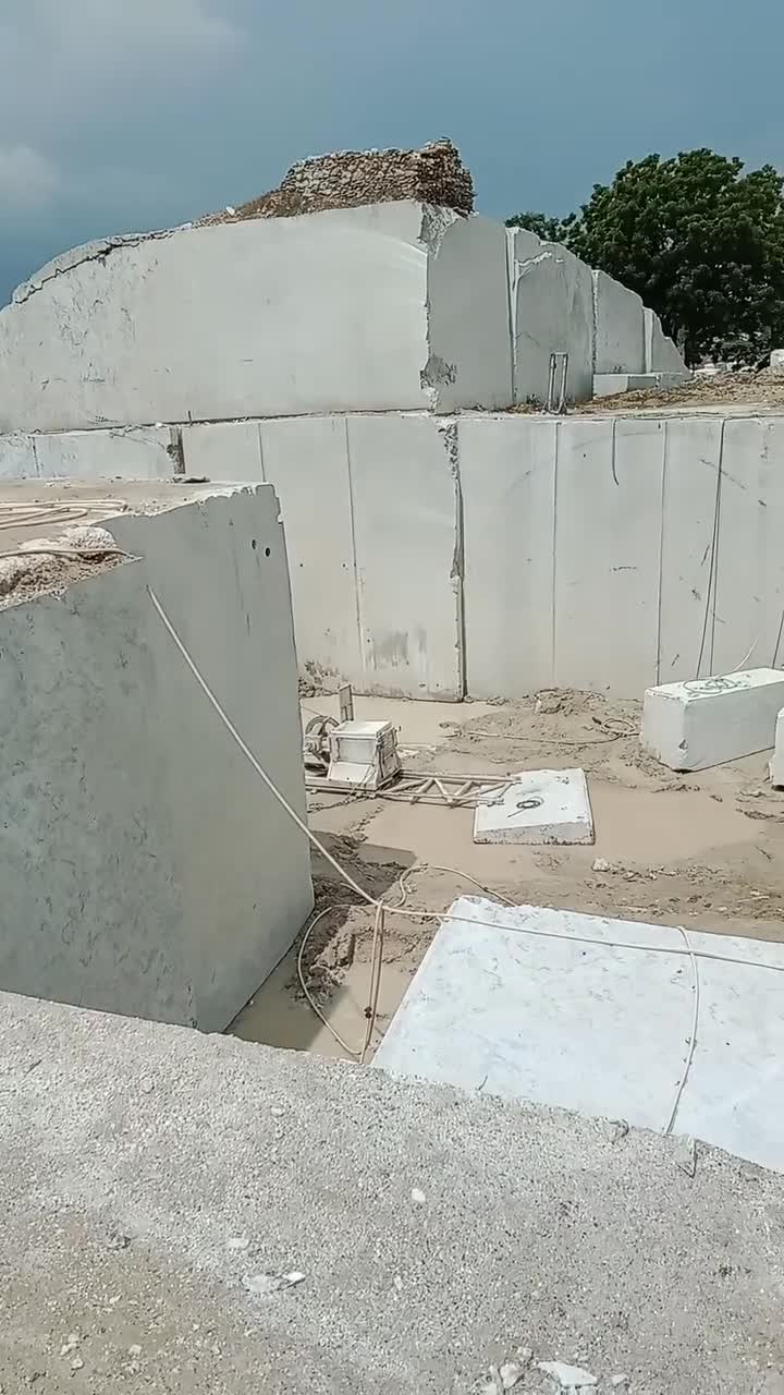 India Alaska White Granite Slabs Premium Quality